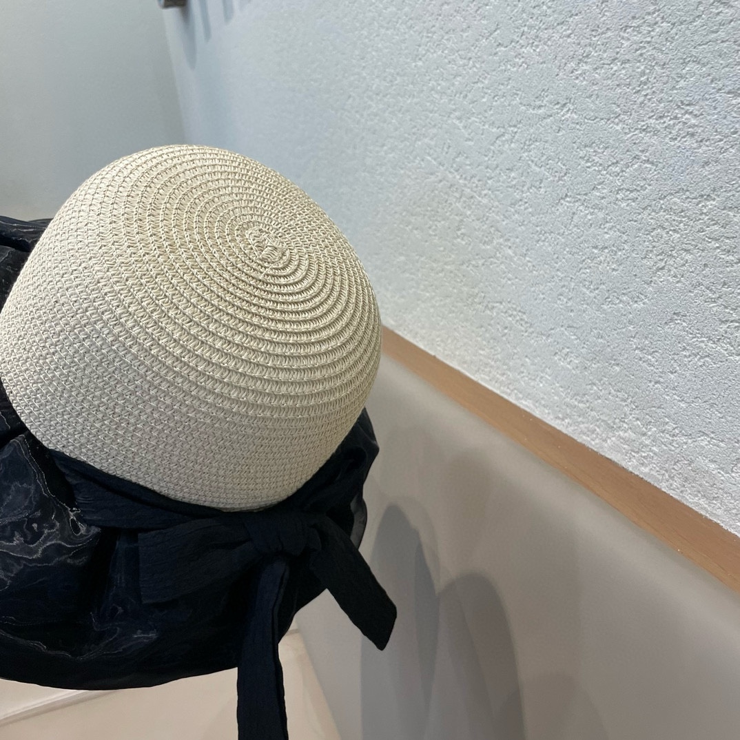 Chanel香奈儿夏天水波纹拼接草帽子女时尚大帽檐百搭防晒休闲出游海边遮阳帽Chanel香奈儿夏天水波纹