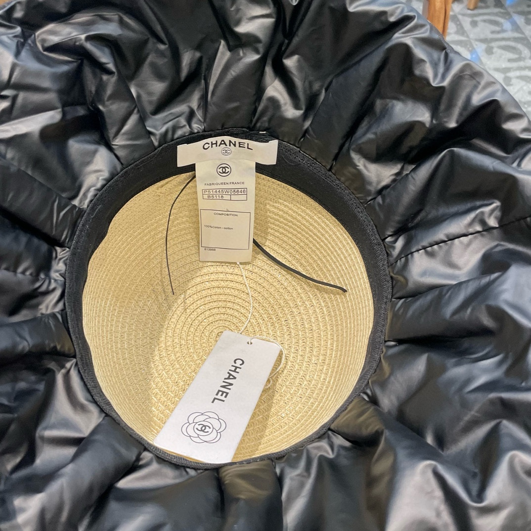 Chanel香奈儿夏天水波纹拼接草帽子女时尚大帽檐百搭防晒休闲出游海边遮阳帽Chanel香奈儿夏天水波纹