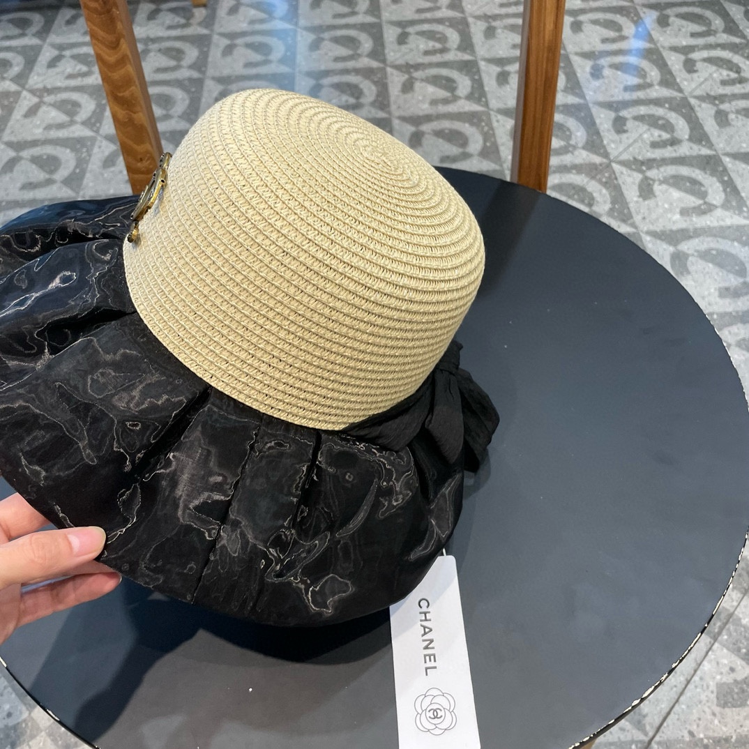 Chanel香奈儿夏天水波纹拼接草帽子女时尚大帽檐百搭防晒休闲出游海边遮阳帽Chanel香奈儿夏天水波纹