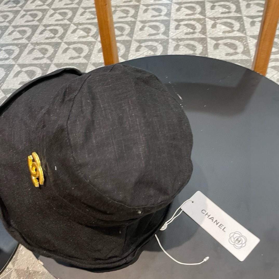 【CHANEL香奈儿新款小香风拼接遮阳大沿渔夫帽，独特设计～复古文艺的一款