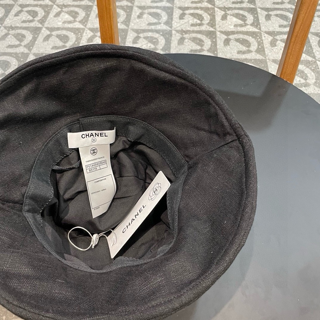 【CHANEL香奈儿新款小香风拼接遮阳大沿渔夫帽，独特设计～复古文艺的一款