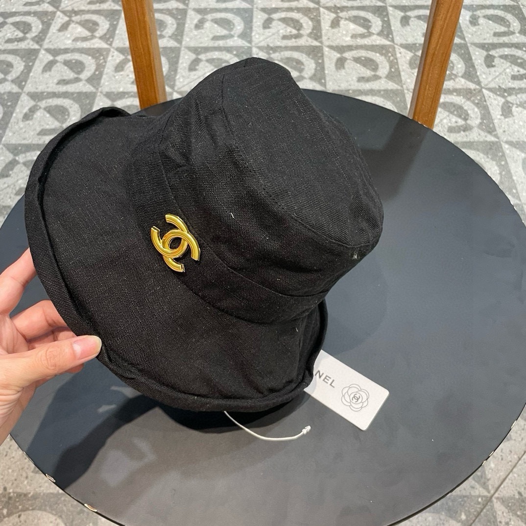 【CHANEL香奈儿新款小香风拼接遮阳大沿渔夫帽，独特设计～复古文艺的一款