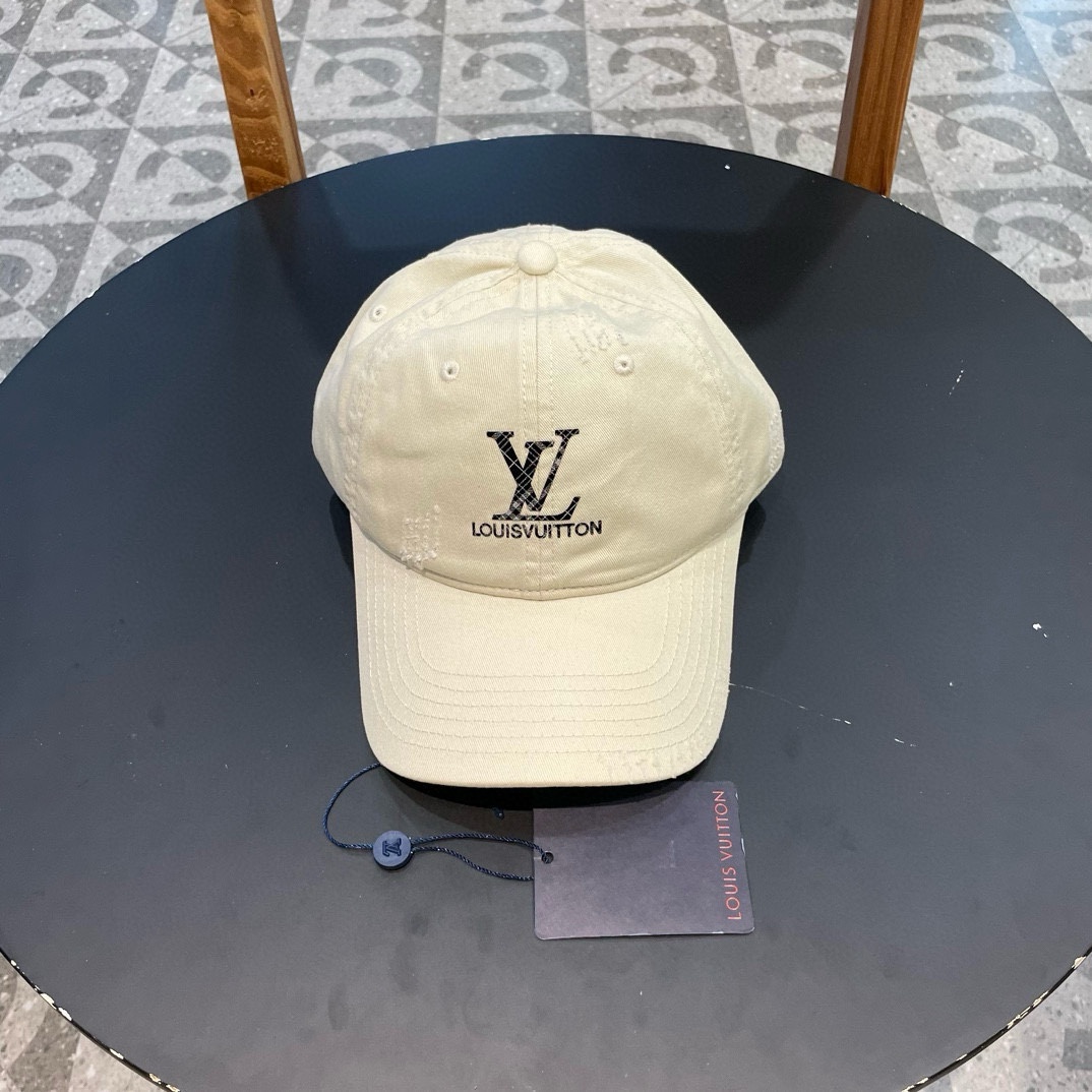   LV牛仔色新款棒球帽
日常通勤搭配的加分神器
经典素色帽型非常百搭
可调节的设计对各种头型都友好