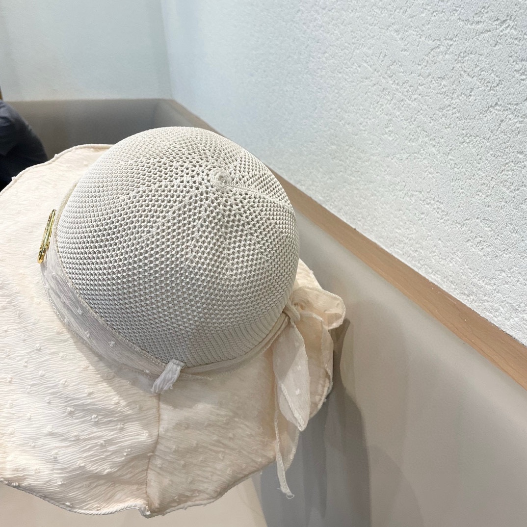 
巴黎世家新款渔夫帽
工艺面料设计感满满