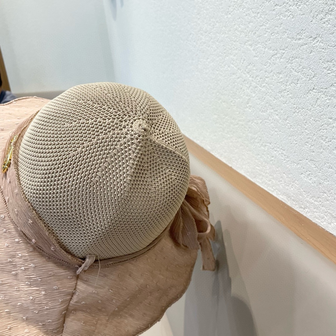 
巴黎世家新款渔夫帽
工艺面料设计感满满