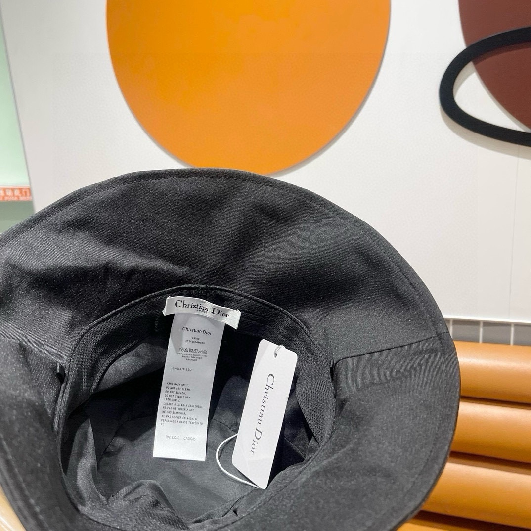  Dior(迪奥)新款原单渔夫帽， 精致純也格调很有感觉，很酷很时尚，专柜断货热门，质量超赞