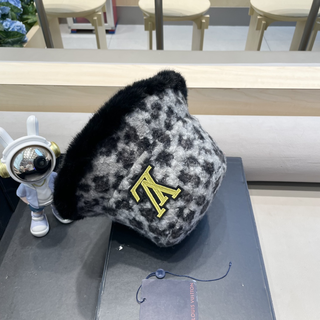 lv路易威登2024新款复古豹纹氛围感毛绒盆帽女秋冬保暖防寒加厚显脸小渔夫帽