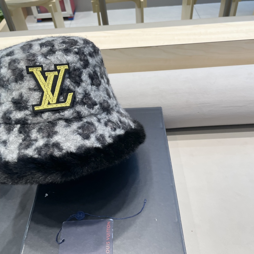 lv路易威登2024新款复古豹纹氛围感毛绒盆帽女秋冬保暖防寒加厚显脸小渔夫帽