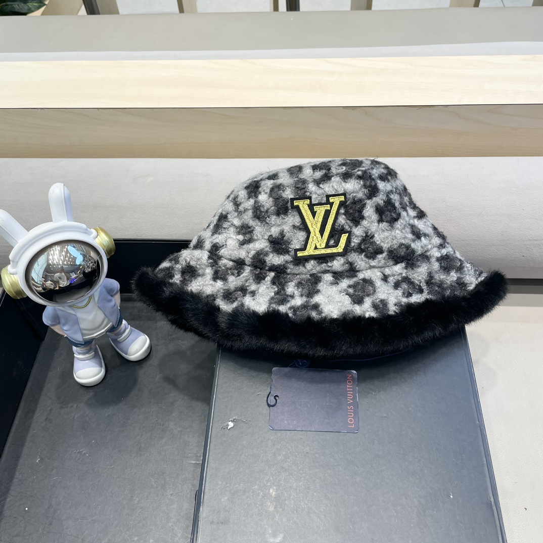 lv路易威登2024新款复古豹纹氛围感毛绒盆帽女秋冬保暖防寒加厚显脸小渔夫帽
