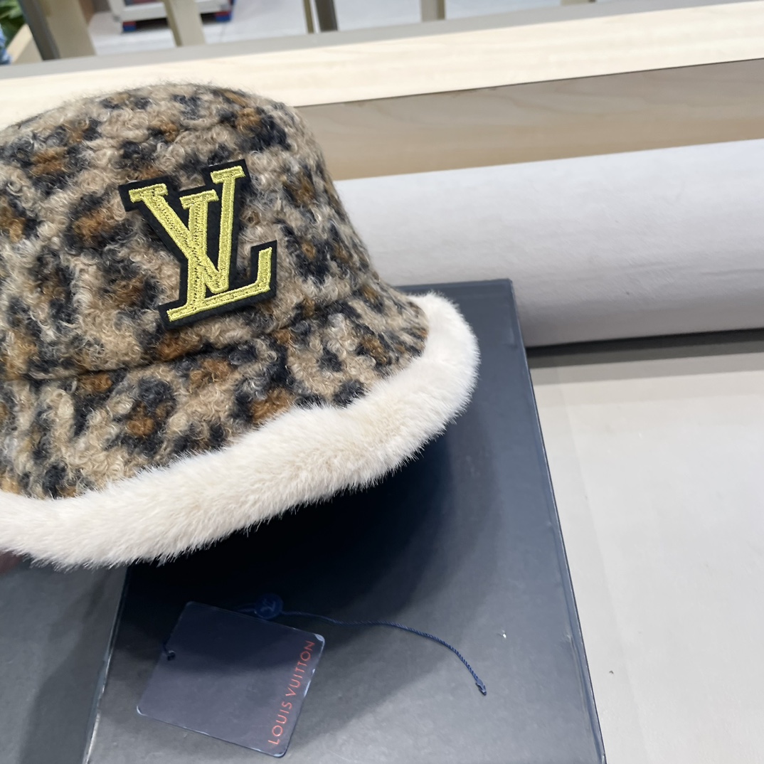 lv路易威登2024新款复古豹纹氛围感毛绒盆帽女秋冬保暖防寒加厚显脸小渔夫帽