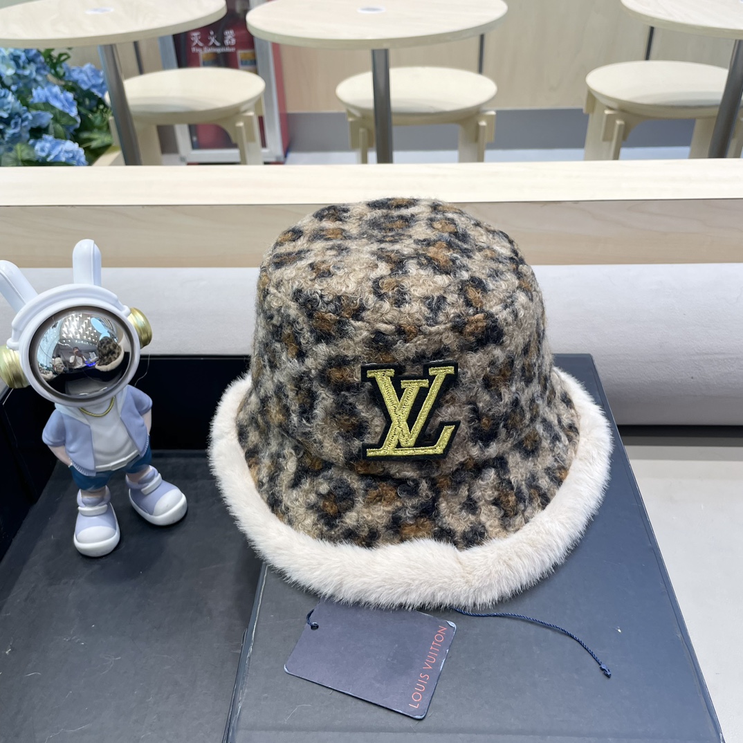 lv路易威登2024新款复古豹纹氛围感毛绒盆帽女秋冬保暖防寒加厚显脸小渔夫帽