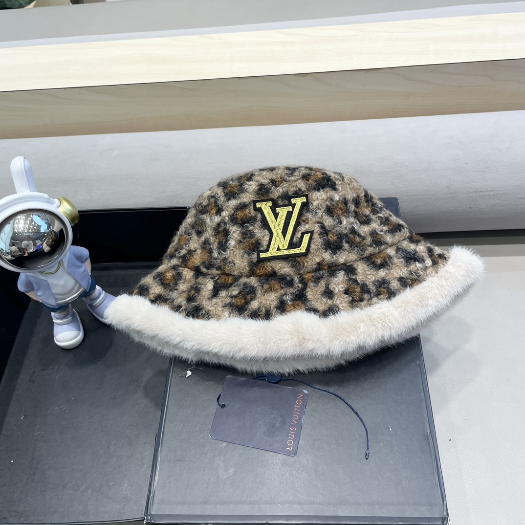 lv路易威登2024新款复古豹纹氛围感毛绒盆帽女秋冬保暖防寒加厚显脸小渔夫帽