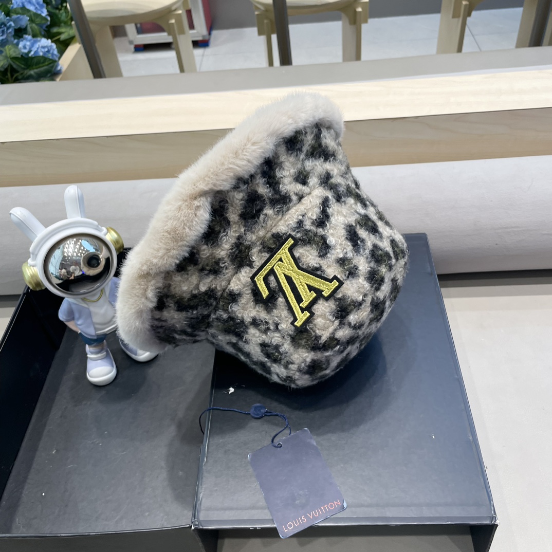 lv路易威登2026新款复古豹纹氛围感毛绒盆帽女秋冬保暖防寒加厚显脸小渔夫帽