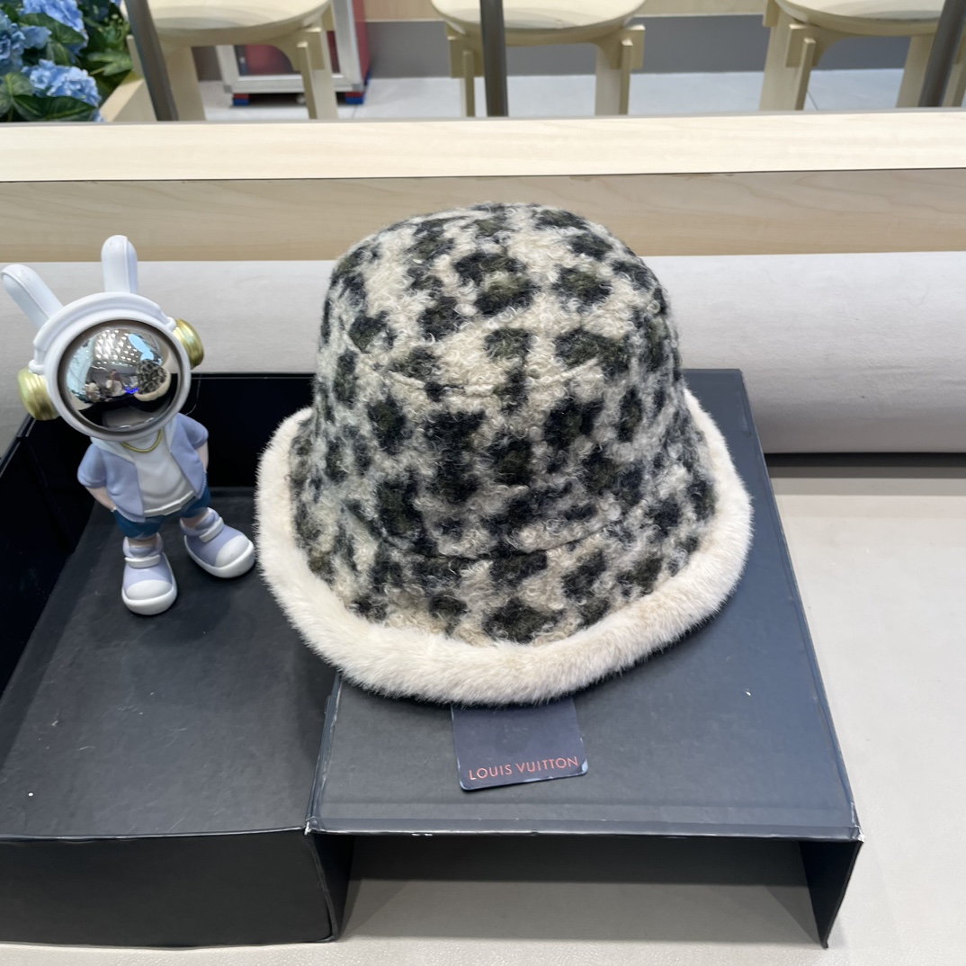 lv路易威登2026新款复古豹纹氛围感毛绒盆帽女秋冬保暖防寒加厚显脸小渔夫帽