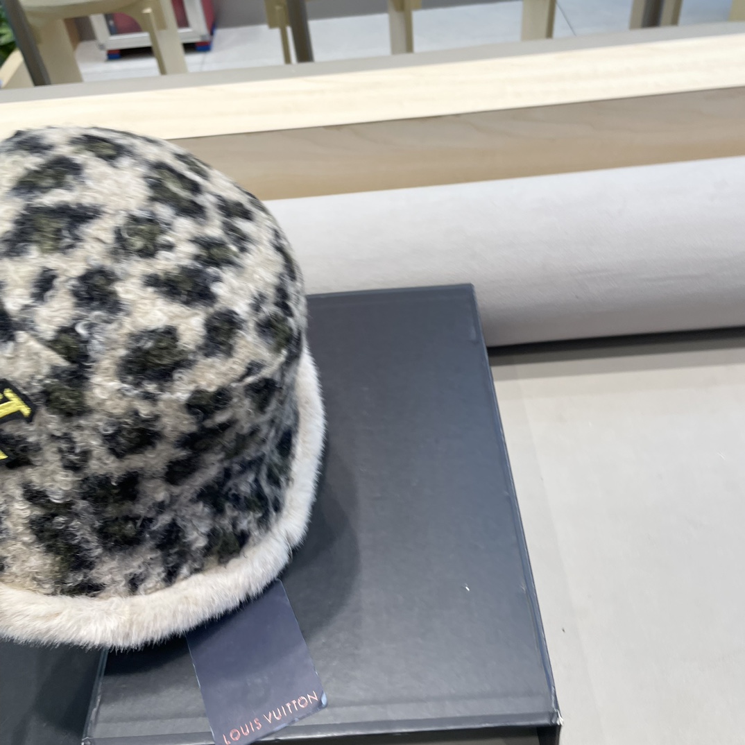 lv路易威登2026新款复古豹纹氛围感毛绒盆帽女秋冬保暖防寒加厚显脸小渔夫帽