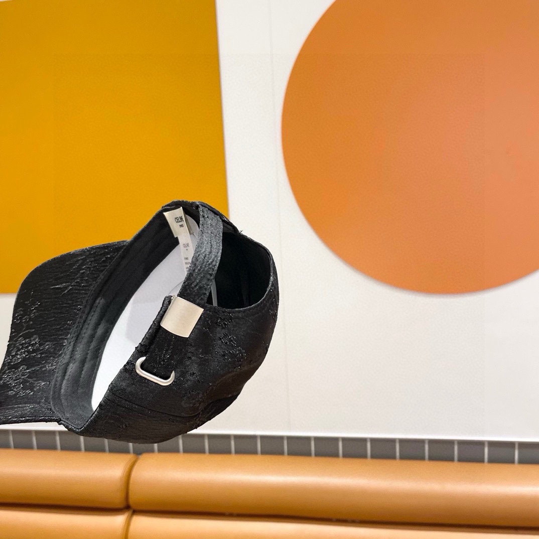   CELIN*·赛琳ss新款凯旋门刺绣棒球帽🧢帽型完全按照定做。凯旋门图案章仔区别市面版本，大小及圈圈