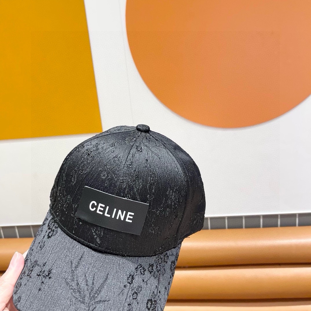   CELIN*·赛琳ss新款凯旋门刺绣棒球帽🧢帽型完全按照定做。凯旋门图案章仔区别市面版本，大小及圈圈