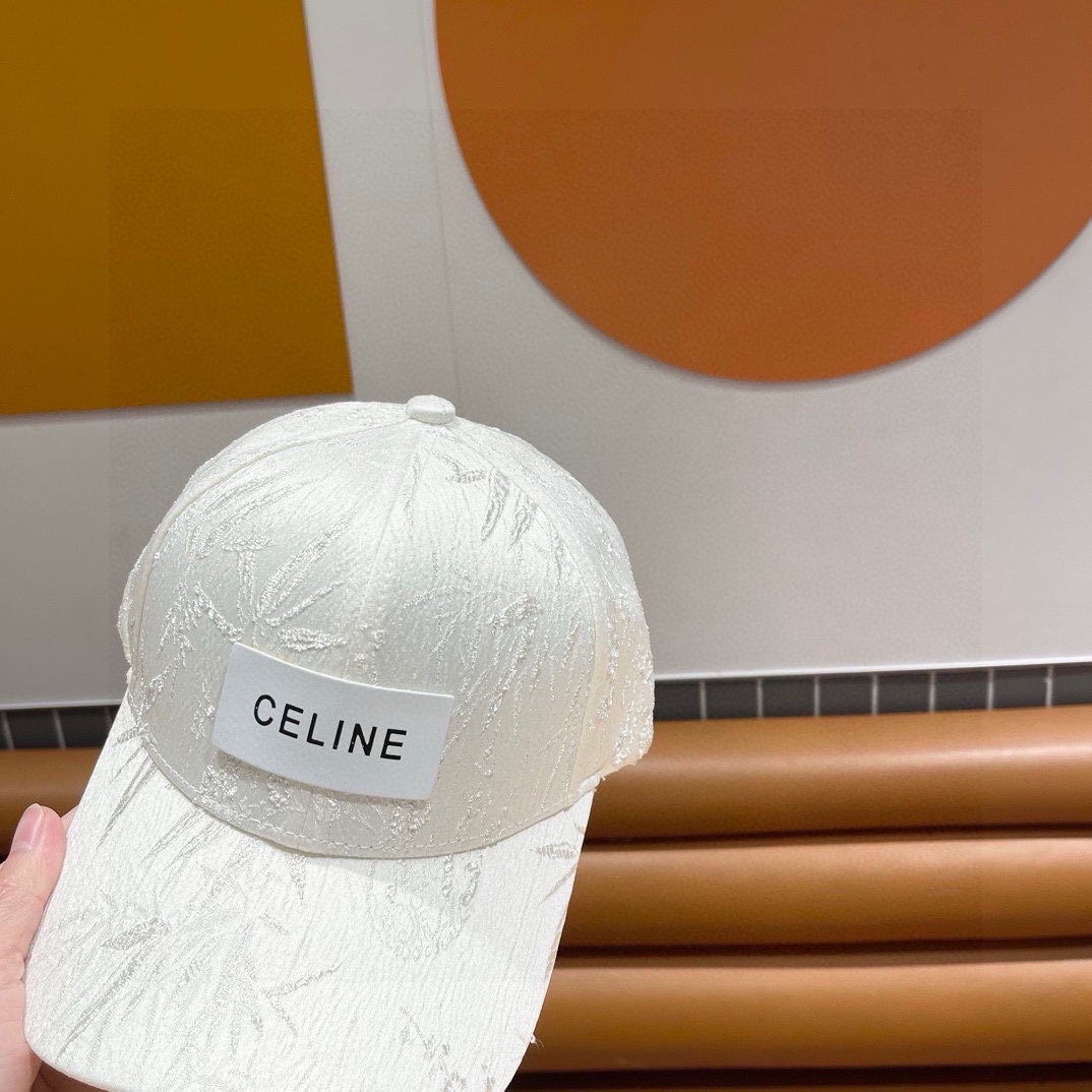   CELIN*·赛琳ss新款凯旋门刺绣棒球帽🧢帽型完全按照定做。凯旋门图案章仔区别市面版本，大小及圈圈