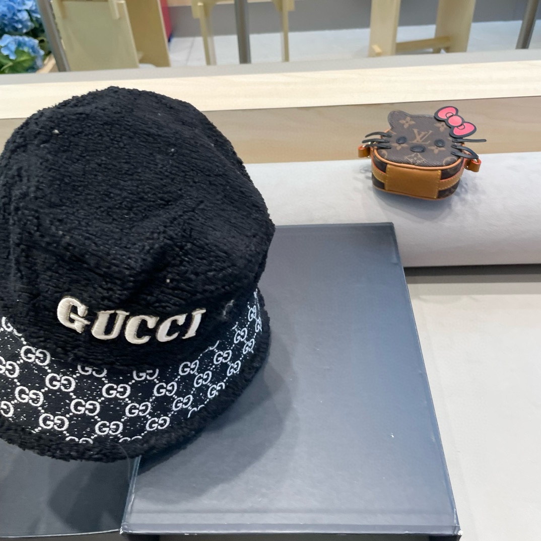 GUCCI古奇秋冬款毛绒渔夫帽官网新品Gucci渔夫帽火爆来袭工艺非常精美高档大气上档次！