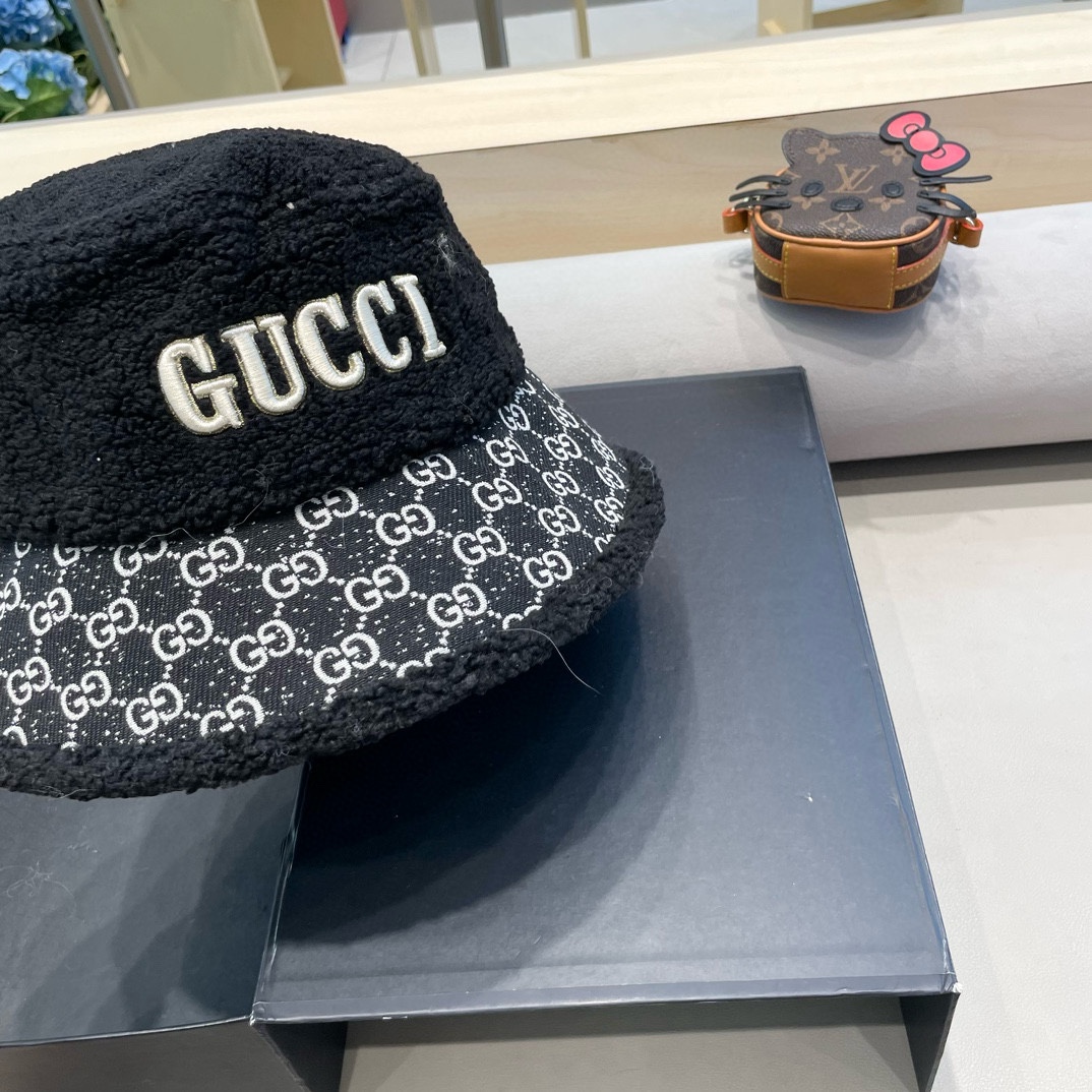 GUCCI古奇秋冬款毛绒渔夫帽官网新品Gucci渔夫帽火爆来袭工艺非常精美高档大气上档次！