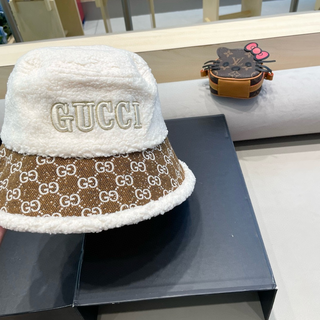 GUCCI古奇秋冬款毛绒渔夫帽官网新品Gucci渔夫帽火爆来袭工艺非常精美高档大气上档次！