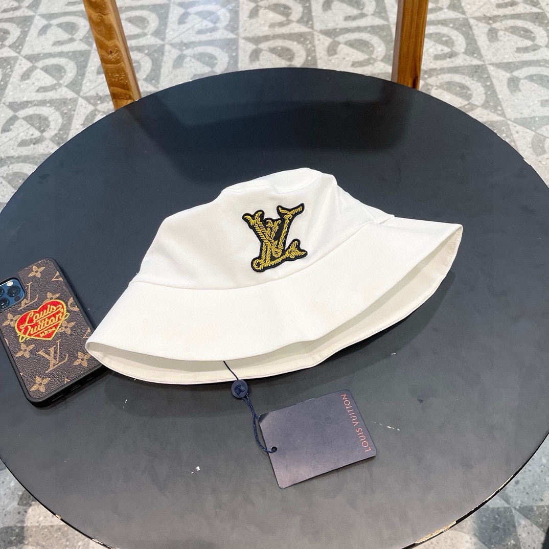  LV渔夫帽🧢新款路易威登渔夫帽🧢 火爆出货，百搭单品🥰随便搭配都很好看 质量超赞👍 时尚百搭