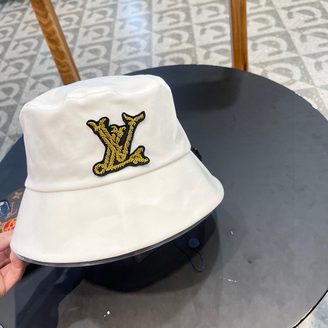  LV渔夫帽🧢新款路易威登渔夫帽🧢 火爆出货，百搭单品🥰随便搭配都很好看 质量超赞👍 时尚百搭