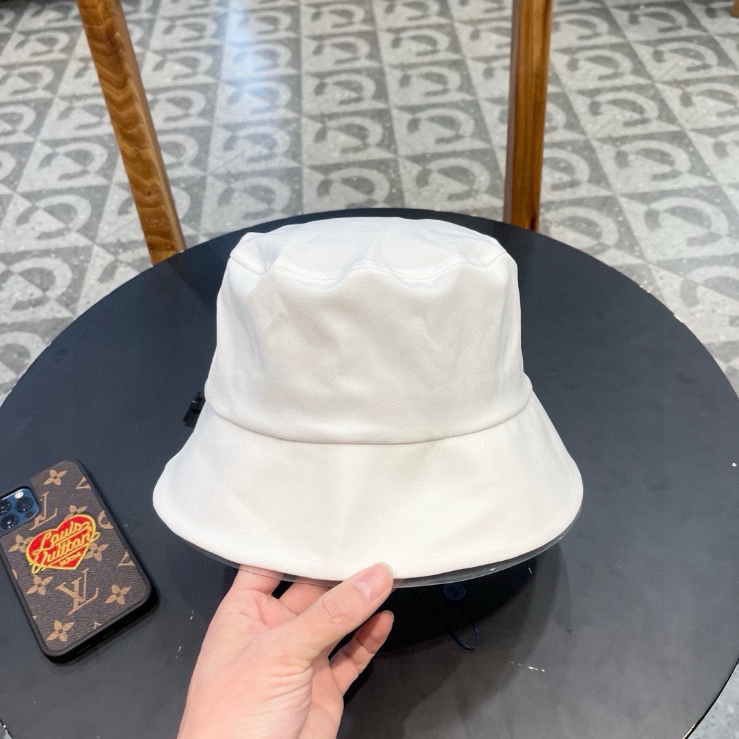  LV渔夫帽🧢新款路易威登渔夫帽🧢 火爆出货，百搭单品🥰随便搭配都很好看 质量超赞👍 时尚百搭