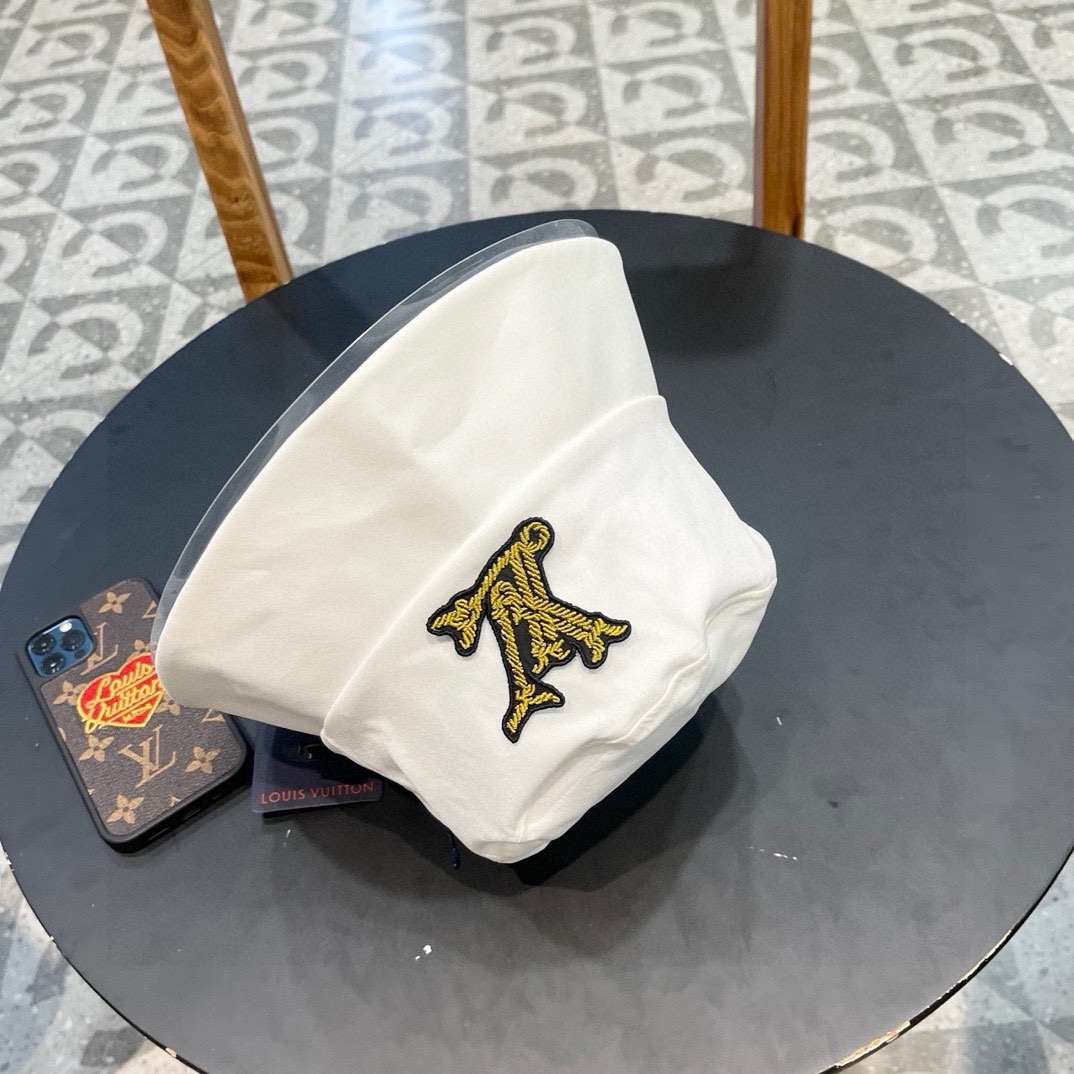  LV渔夫帽🧢新款路易威登渔夫帽🧢 火爆出货，百搭单品🥰随便搭配都很好看 质量超赞👍 时尚百搭