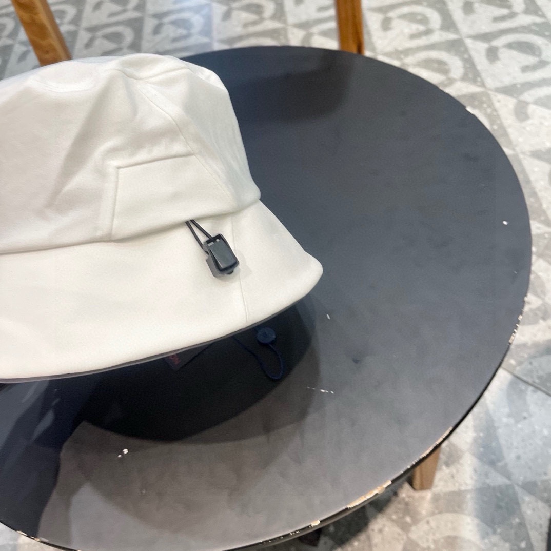  LV渔夫帽🧢新款路易威登渔夫帽🧢 火爆出货，百搭单品🥰随便搭配都很好看 质量超赞👍 时尚百搭