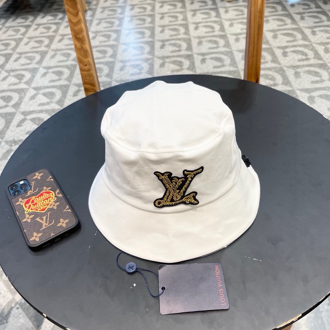  LV渔夫帽🧢新款路易威登渔夫帽🧢 火爆出货，百搭单品🥰随便搭配都很好看 质量超赞👍 时尚百搭