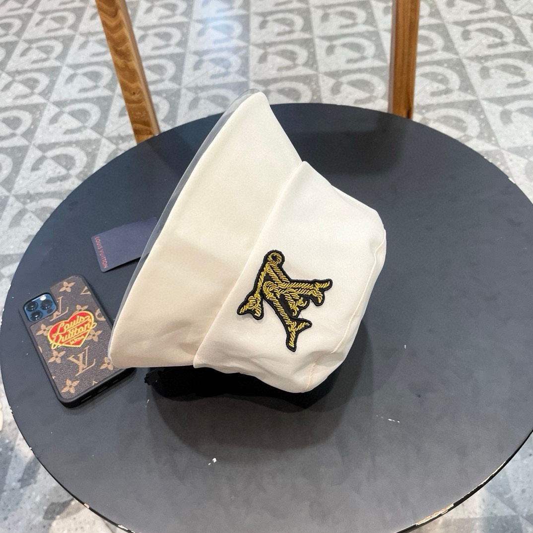  LV渔夫帽🧢新款路易威登渔夫帽🧢 火爆出货，百搭单品🥰随便搭配都很好看 质量超赞👍 时尚百搭