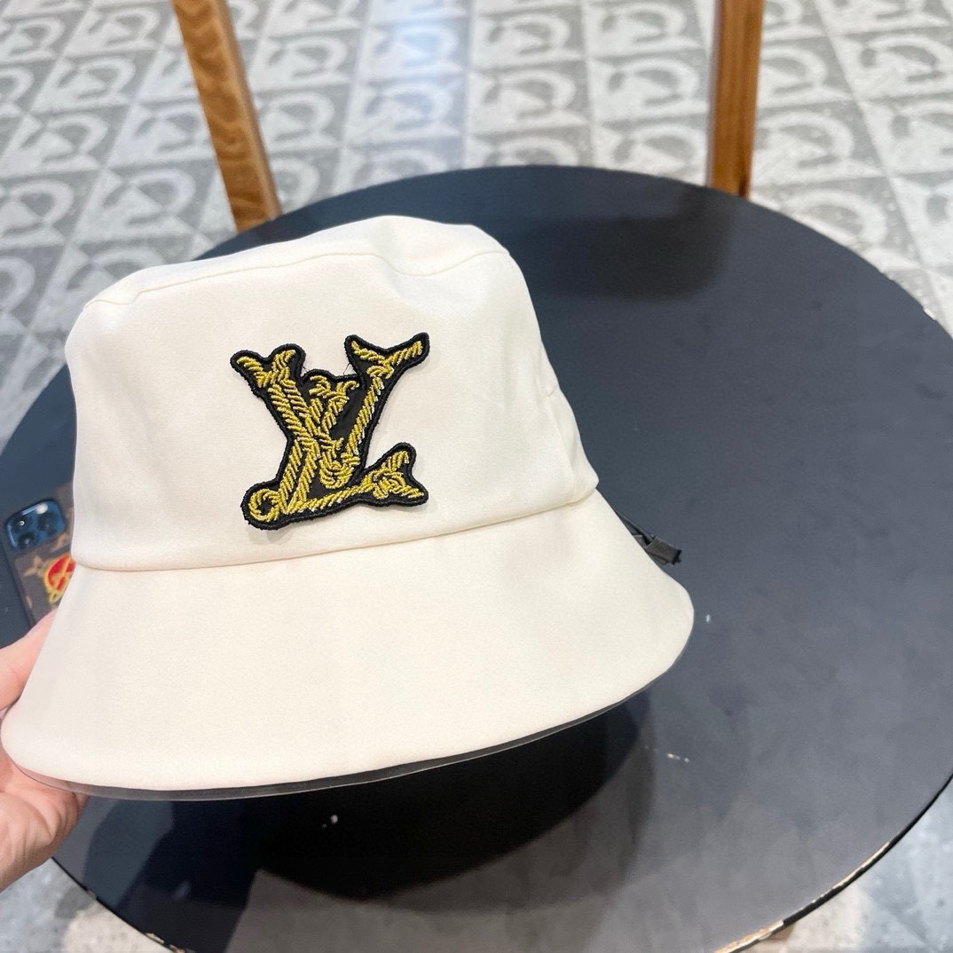  LV渔夫帽🧢新款路易威登渔夫帽🧢 火爆出货，百搭单品🥰随便搭配都很好看 质量超赞👍 时尚百搭