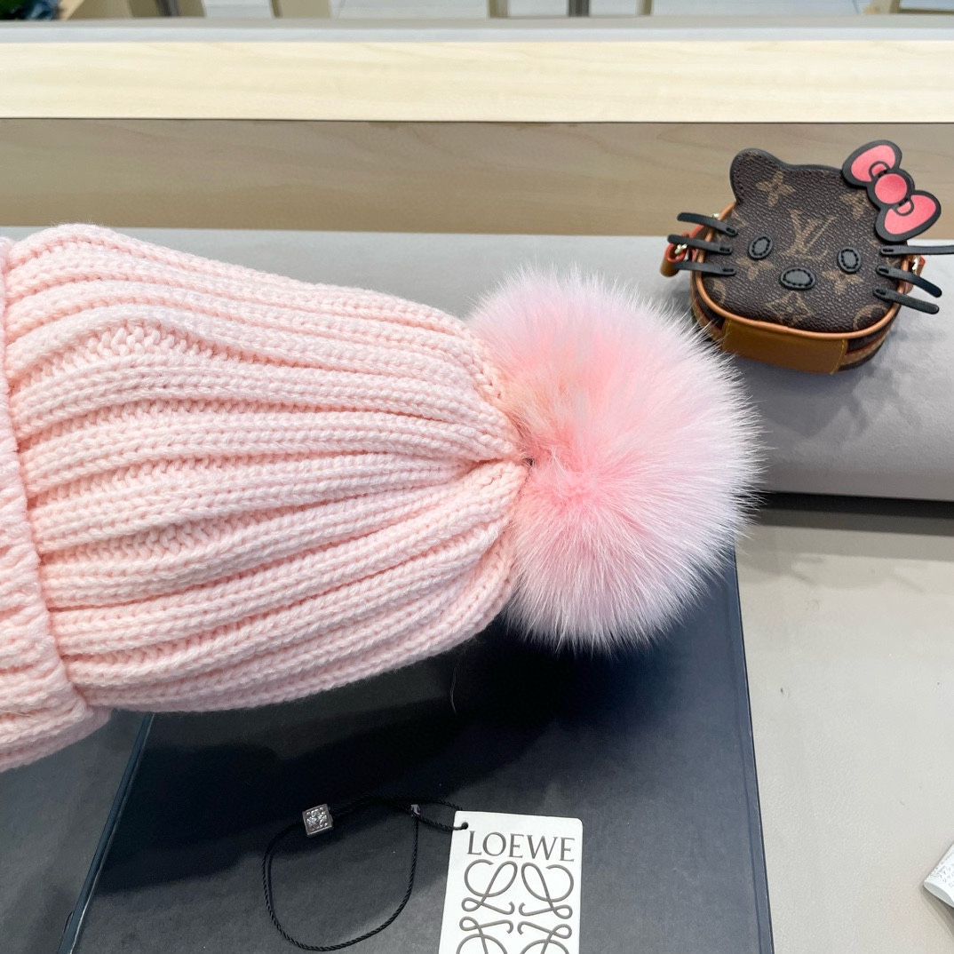   【LOEWE罗意威】2025早秋简约针织毛线帽，毛绒材质，非常百搭
