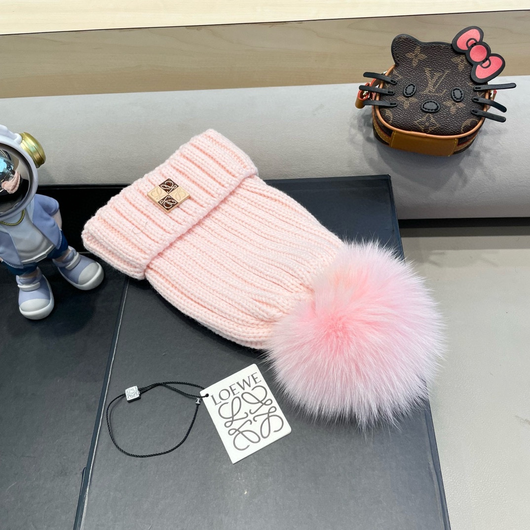   【LOEWE罗意威】2025早秋简约针织毛线帽，毛绒材质，非常百搭
