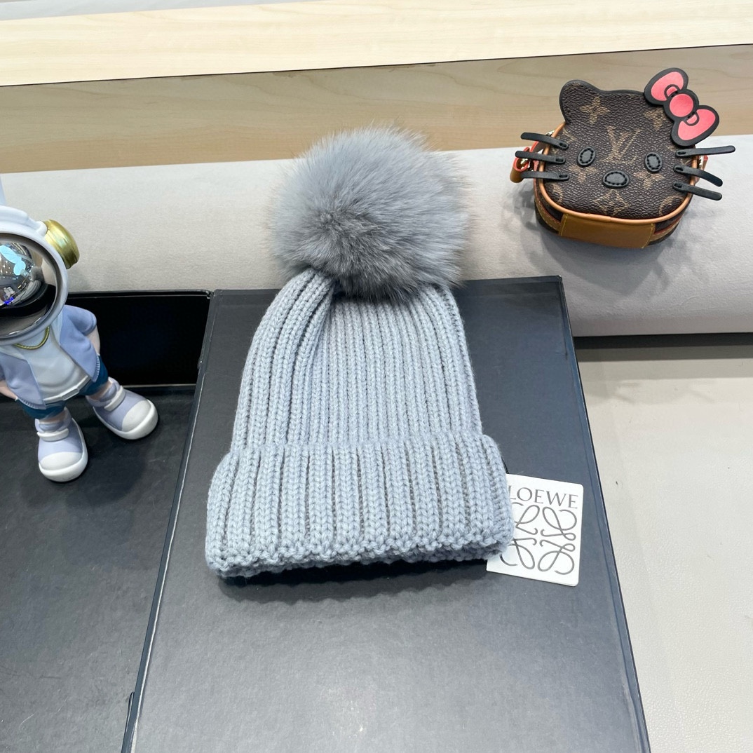   【LOEWE罗意威】2025早秋简约针织毛线帽，毛绒材质，非常百搭
