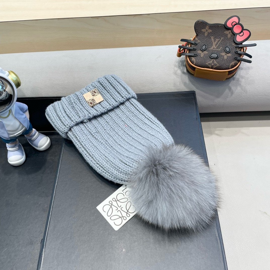   【LOEWE罗意威】2025早秋简约针织毛线帽，毛绒材质，非常百搭
