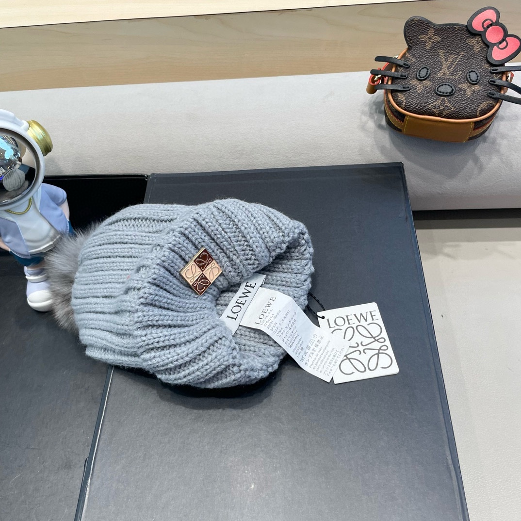  【LOEWE罗意威】2025早秋简约针织毛线帽，毛绒材质，非常百搭
