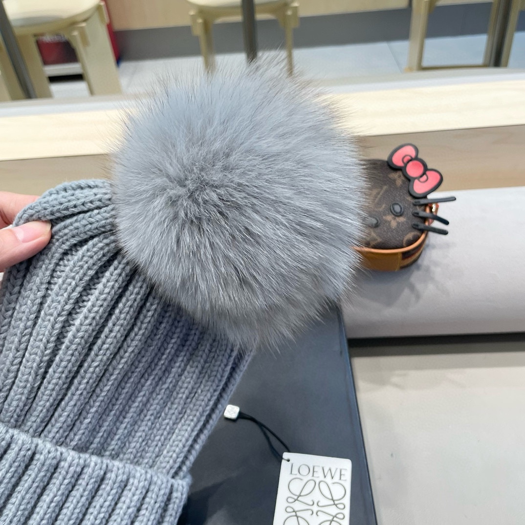   【LOEWE罗意威】2025早秋简约针织毛线帽，毛绒材质，非常百搭
