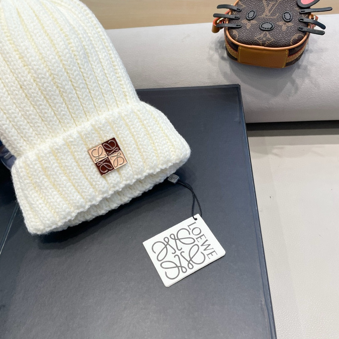   【LOEWE罗意威】2025早秋简约针织毛线帽，毛绒材质，非常百搭
