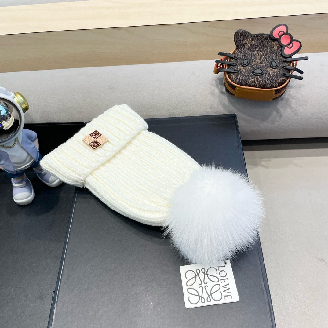   【LOEWE罗意威】2025早秋简约针织毛线帽，毛绒材质，非常百搭
