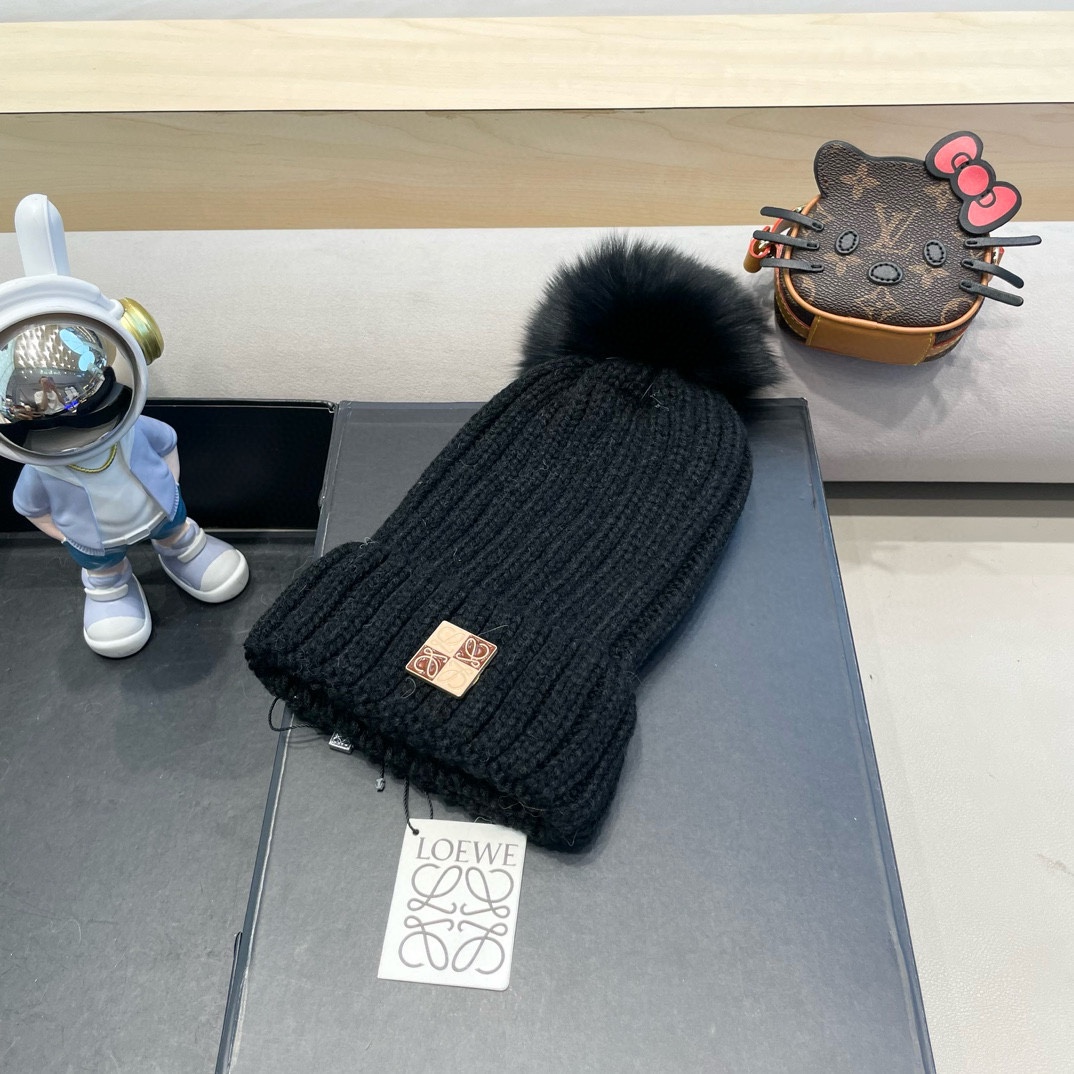   【LOEWE罗意威】2025早秋简约针织毛线帽，毛绒材质，非常百搭

