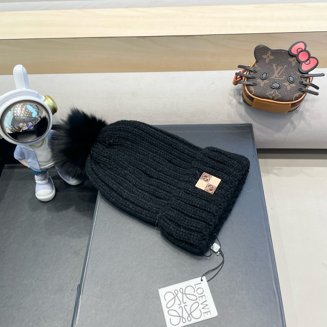   【LOEWE罗意威】2025早秋简约针织毛线帽，毛绒材质，非常百搭

