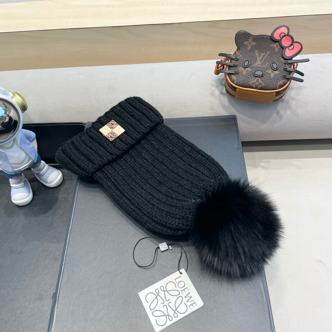   【LOEWE罗意威】2025早秋简约针织毛线帽，毛绒材质，非常百搭
