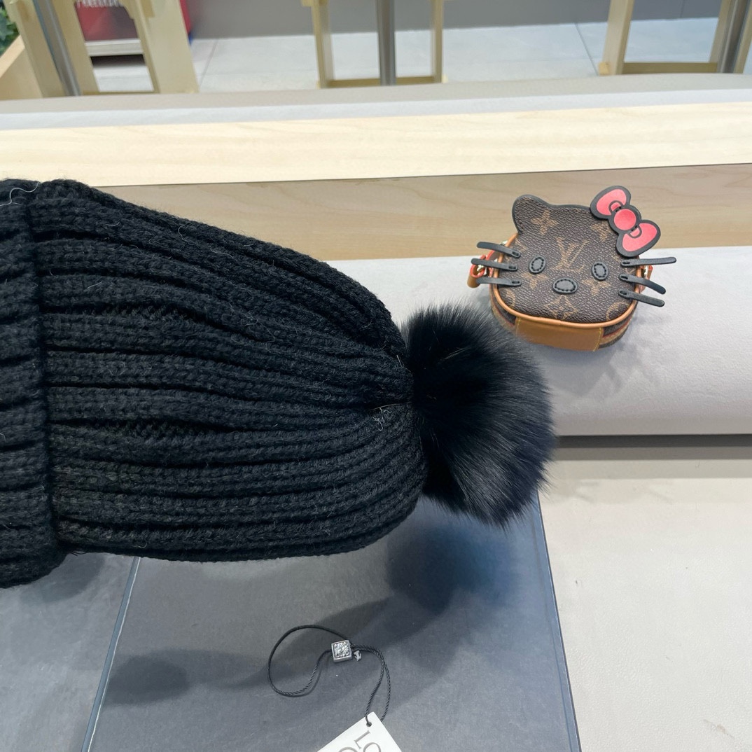   【LOEWE罗意威】2025早秋简约针织毛线帽，毛绒材质，非常百搭
