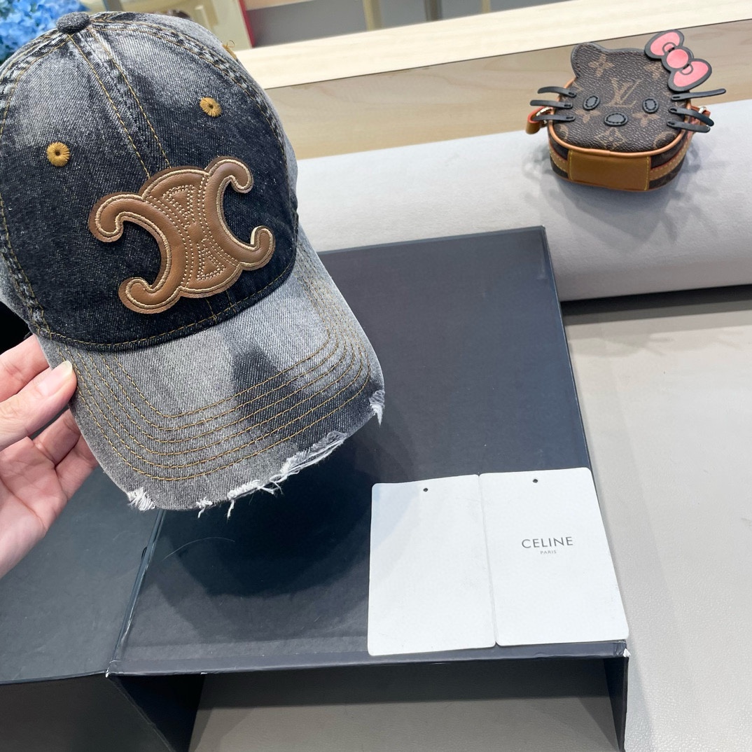  赛琳 CELINE 洗水棒球帽🧢 🔥新款棒球帽🧢，出街必备超好搭配，高品质 内标齐全，赶紧入手！