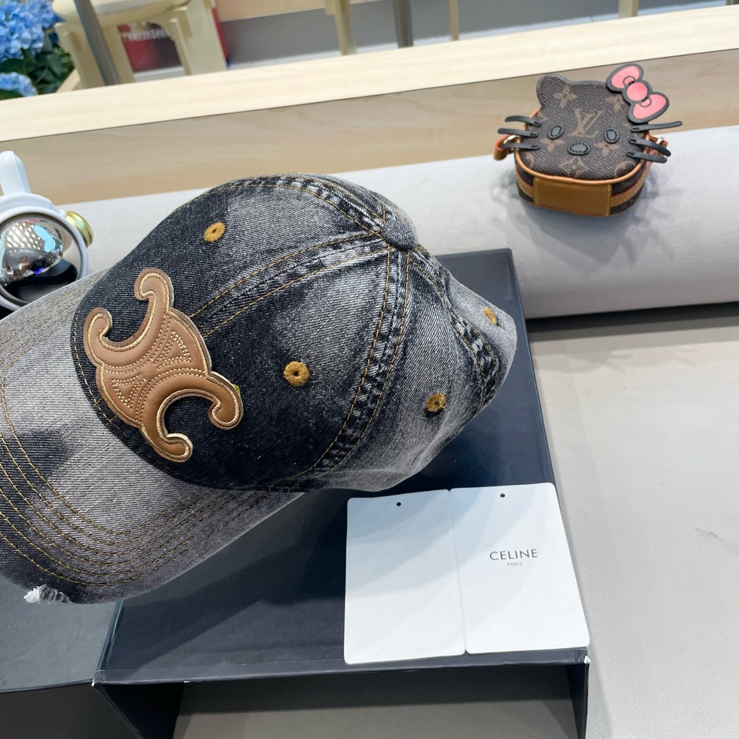  赛琳 CELINE 洗水棒球帽🧢 🔥新款棒球帽🧢，出街必备超好搭配，高品质 内标齐全，赶紧入手！