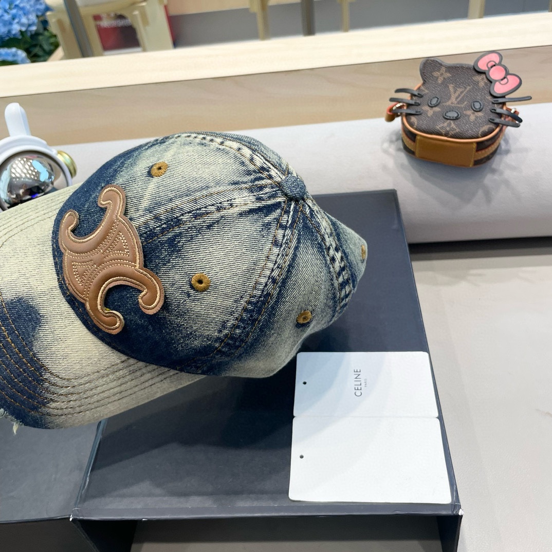  赛琳 CELINE 洗水棒球帽🧢 🔥新款棒球帽🧢，出街必备超好搭配，高品质 内标齐全，赶紧入手！