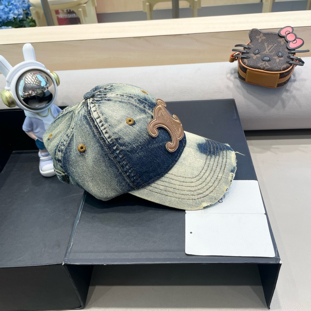  赛琳 CELINE 洗水棒球帽🧢 🔥新款棒球帽🧢，出街必备超好搭配，高品质 内标齐全，赶紧入手！
