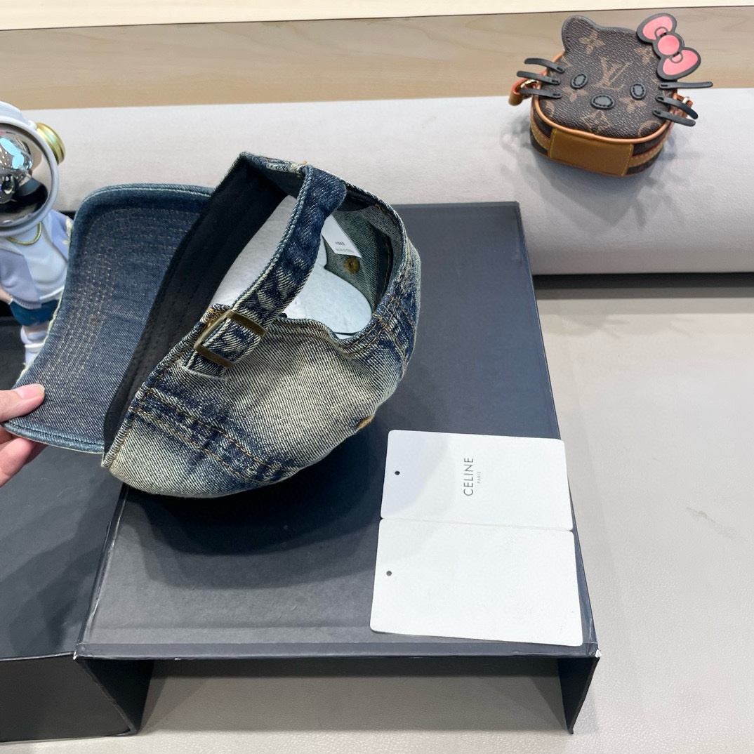  赛琳 CELINE 洗水棒球帽🧢 🔥新款棒球帽🧢，出街必备超好搭配，高品质 内标齐全，赶紧入手！